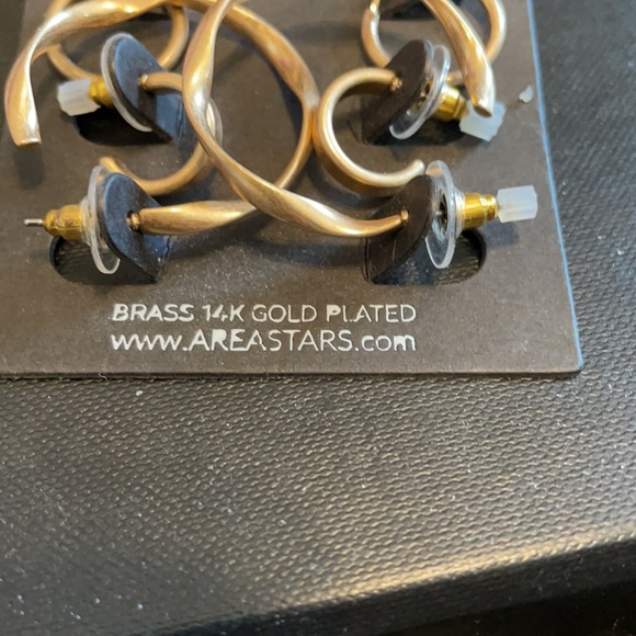 Area Stars Pierced earrings set;brass 14k gold plated 3 hoops of various sizes - Picture 4 of 4